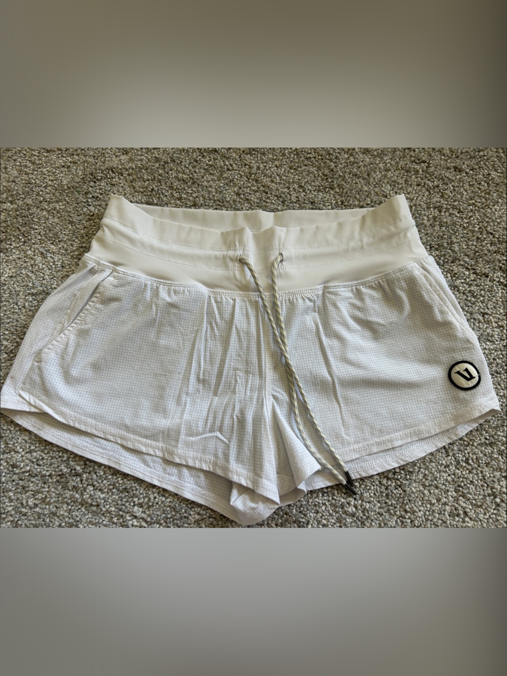 Vuori white shorts xs